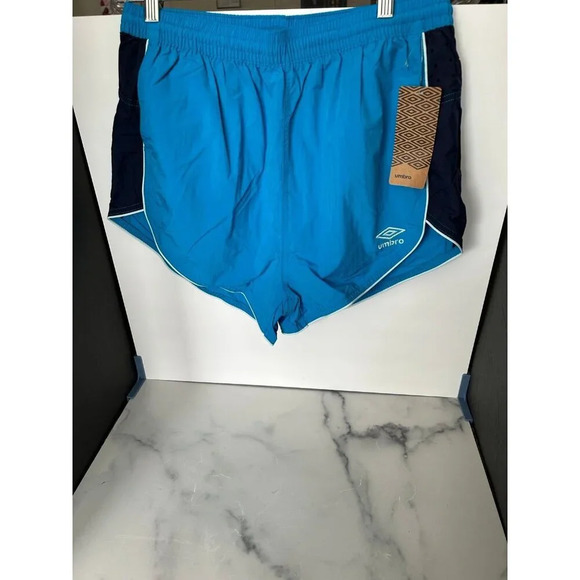 Néw Women’s umbro soccer shorts sz small​‎ - Picture 2 of 3